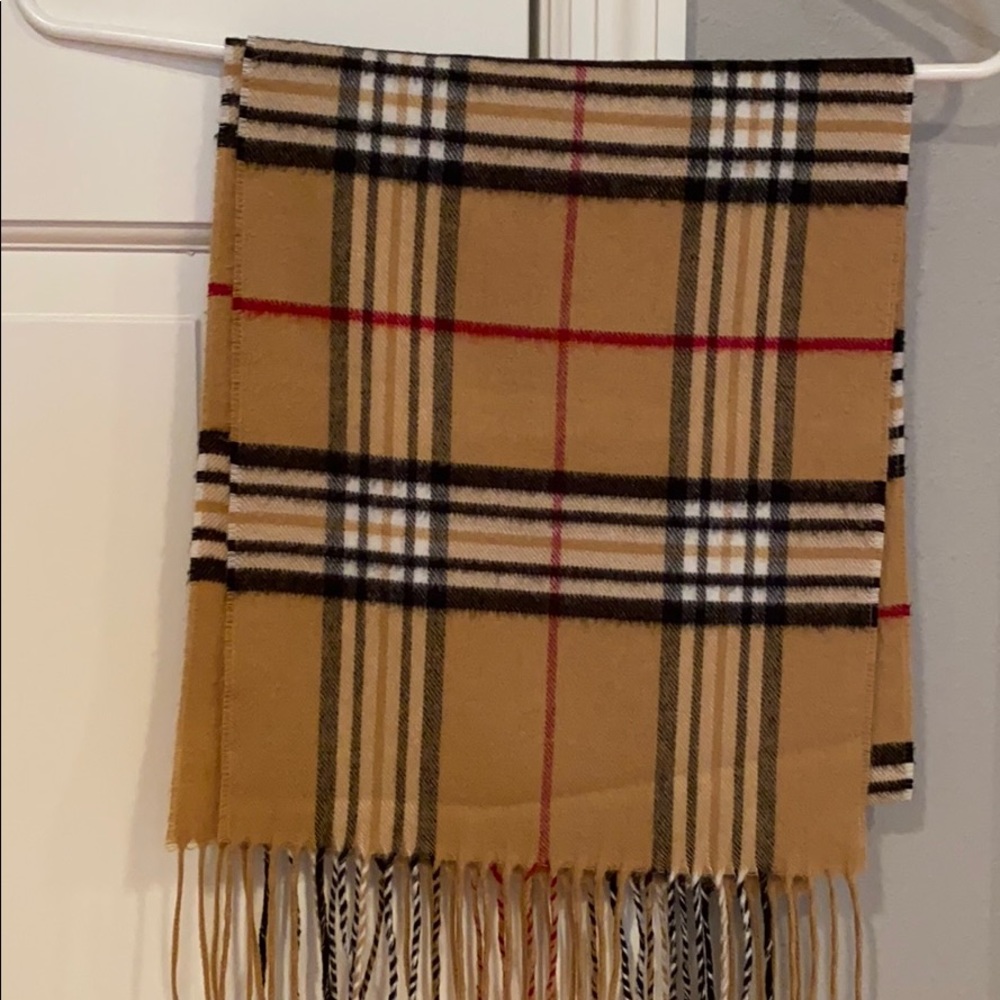 Winter scarf. Faux Burberry pattern. - Picture 2 of 5